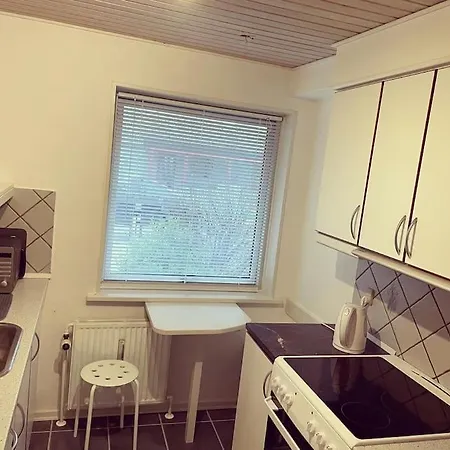 Med Tagterrasse, Have Og Pool.