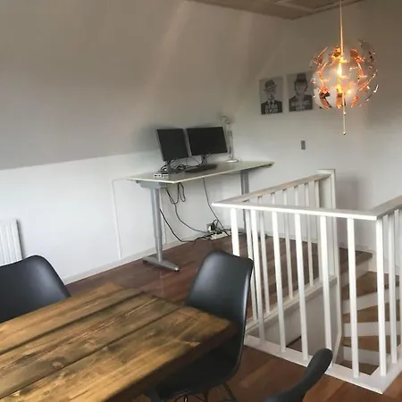 Med Tagterrasse, Have Og Pool. * Vipperod