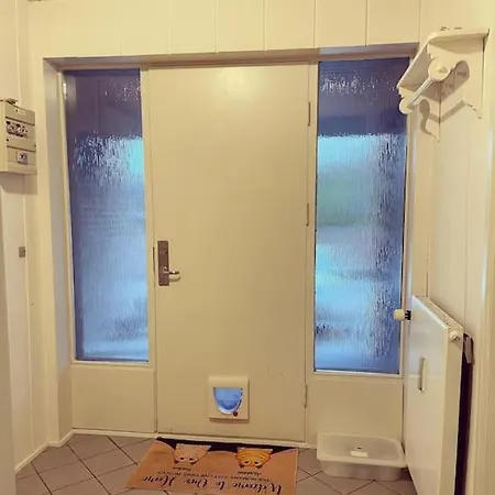 Med Tagterrasse, Have Og Pool.