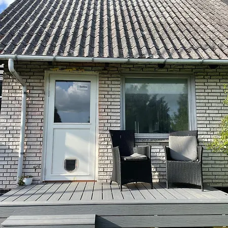 Med Tagterrasse, Have Og Pool. * Vipperod